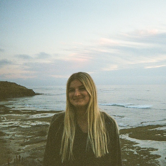 Meet your Posher, Kendall - Picture 1 of 1